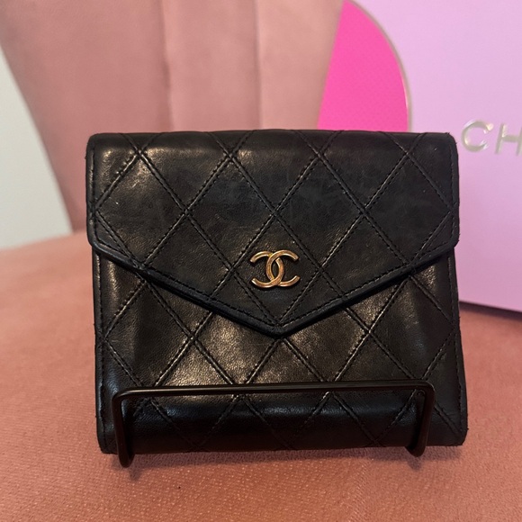 CYBER MONDAY SALE ✨ Chanel Black Quilted Wallet - Picture 2 of 12
